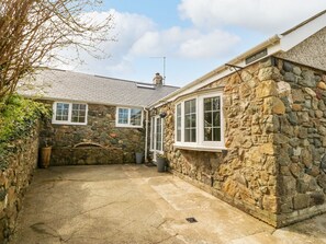 Property grounds - Glan Felin (Pwllheli)