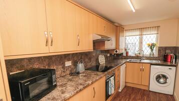 Cottage | Bếp riêng | Lò vi sóng, bếp nấu, máy rửa bát, ghế cao cho trẻ em