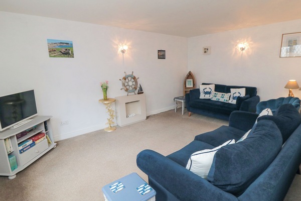 Cottage | Living area | TV