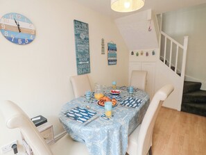 Cottage | Dining - Narnia Cottage (Scarborough)