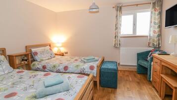 Cottage | 2 bedrooms, individually decorated, individually furnished, free WiFi