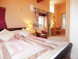 1 habitación, decoración personalizada y muebles diferentes 