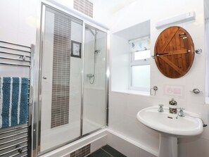 Ferienhaus | Badezimmer | Dusche, Haartrockner