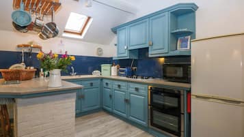 Cottage | Cuisine privée | Réfrigérateur, micro-ondes, plaque de cuisson, lave-vaisselle