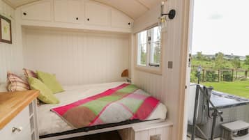 Cottage | 1 bedroom, individually decorated, individually furnished, free WiFi
