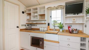 Cottage | Private kitchen | Cookware/dishes/utensils