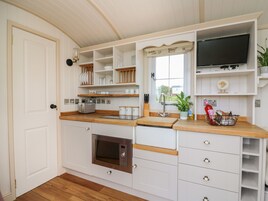 Cottage | Private kitchen | Cookware/dishes/utensils