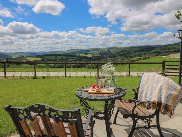 Cottage | Outdoor dining - Shepherd's View (Rhayader)