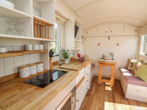 Cookware/dishes/utensils