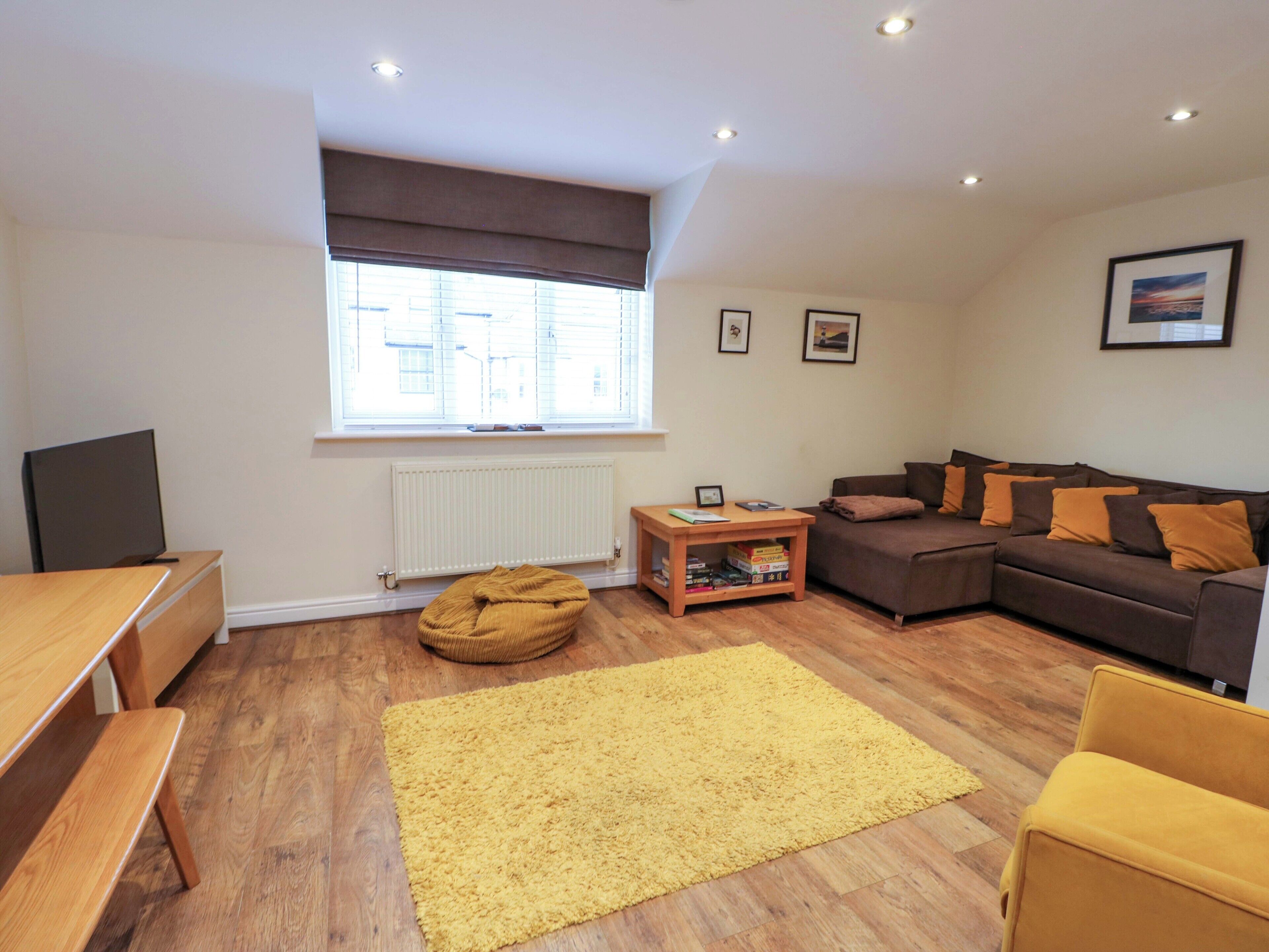 Cottage | Living area | TV