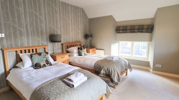 Cottage | 2 bedrooms, individually decorated, individually furnished, free WiFi