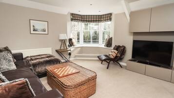 Cottage | Living room | TV