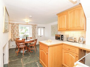 Ferienhaus | Eigene KĂŒche | KĂŒhlschrank, Mikrowelle, Herdplatte, GeschirrspĂŒler