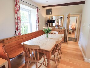 Cottage | Dining