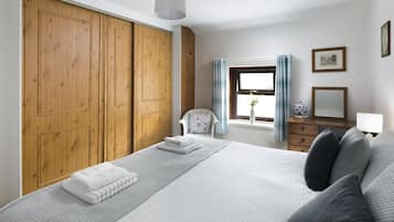 Cottage | 3 bedrooms, individually decorated, individually furnished, free WiFi