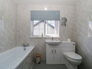 Shower, hair dryer - Fountain Cottage (Keswick)