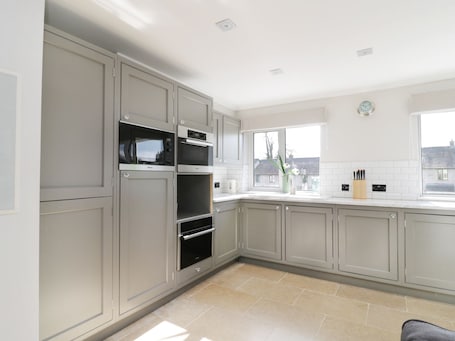 ์ฝํฐ์ง | ์ ์ฉ ์ฃผ๋ฐฉ | ๋์ฅ๊ณ , ์ ์๋ ์ธ์ง, ์ฟกํ, ์ ์์ฉ ์์