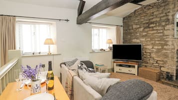 Cottage | Living area | TV
