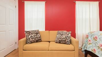 Individually decorated, iron/ironing board, free WiFi, bed sheets