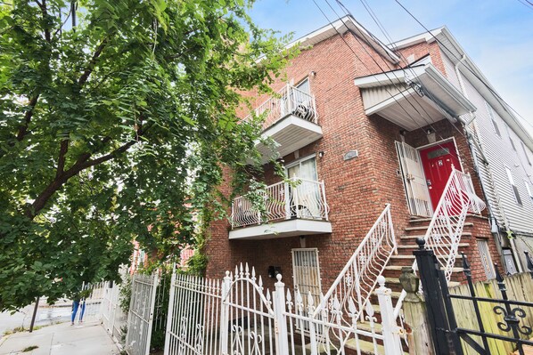 Property entrance - Racpanos Modern Stay on Union Street (Jersey City)
