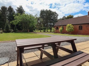 Cottage | Outdoor dining - The Milking Parlour (York)