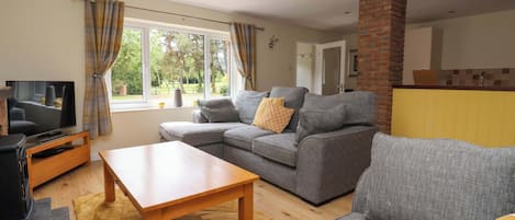 Cottage | Living area | TV, DVD player