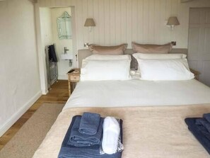 Interior - The Den (Carmarthen)