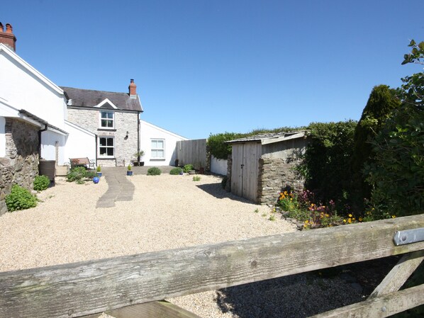 Interior - The Den (Carmarthen)