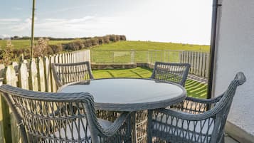 Cottage | Outdoor dining