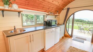 Cottage | Private kitchen | Fridge, microwave, stovetop, dishwasher