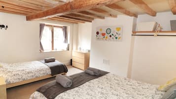 Cottage | 2 bedrooms, individually decorated, individually furnished, free WiFi