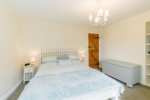 Cottage | 2 bedrooms, individually decorated, individually furnished, free WiFi