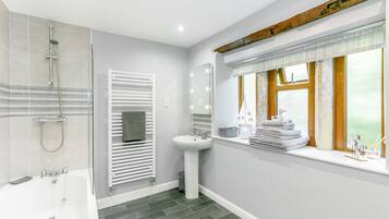 Cottage | Bathroom | Shower