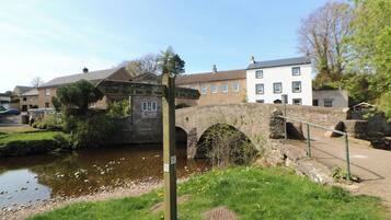 Cottage | Property grounds