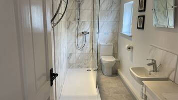 Cottage | Bathroom | Shower