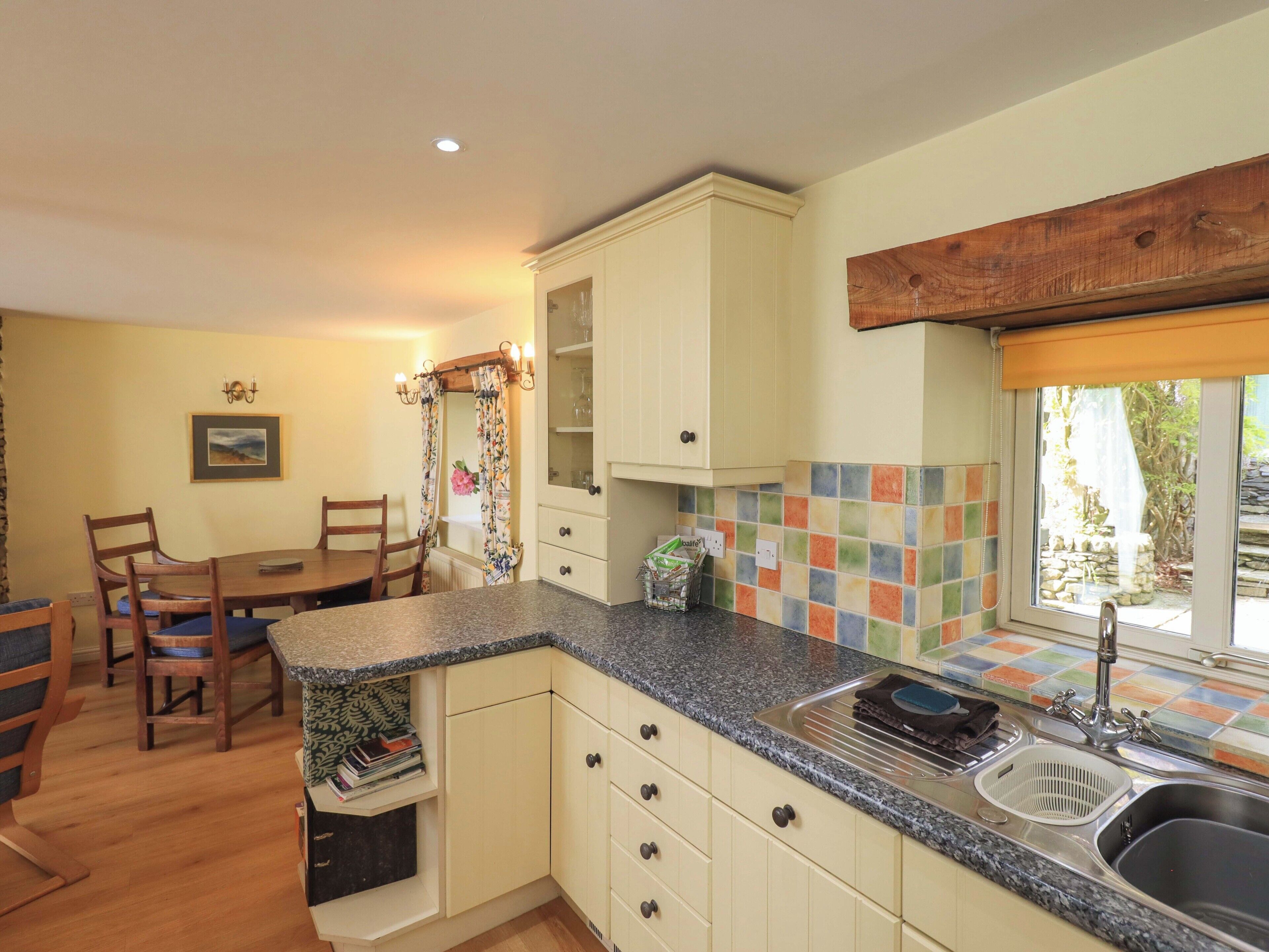 Cottage | Private kitchen | Microwave, stovetop, dishwasher, cookware/dishes/utensils