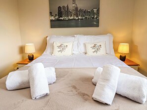 Cottage | 2 bedrooms, individually decorated, individually furnished, free WiFi