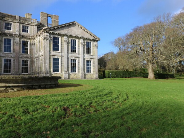 Interior - The Retreat (Ventnor)