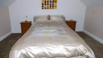 Cottage | 2 bedrooms, individually decorated, individually furnished, free WiFi