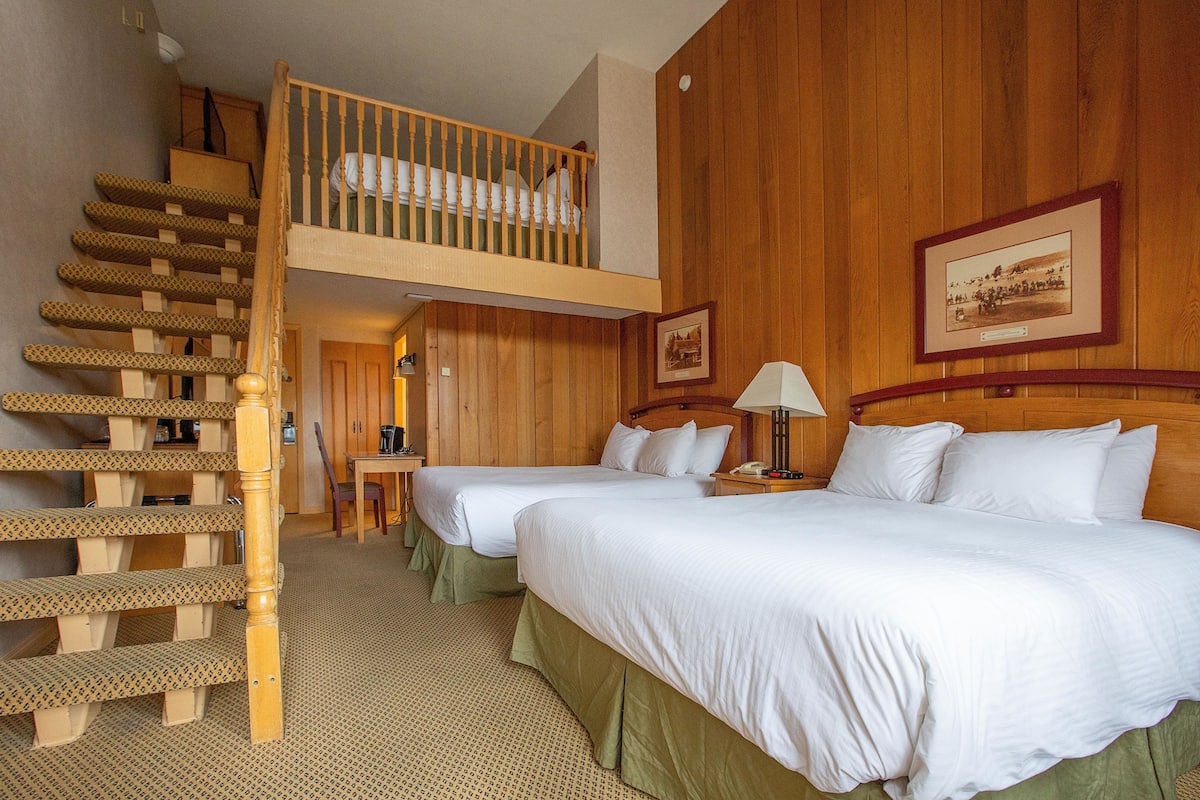 Classic Loft, 1 Bedroom, Kitchenette, Pool View