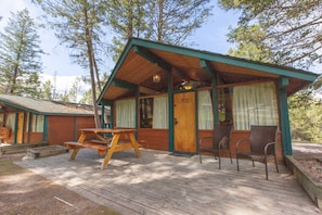 Family Cottage, 2 Bedrooms, Kitchenette | Premium bedding, iron/ironing board, free WiFi, bed sheets