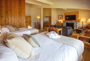 Family Suite, 2 Queen Beds | Private kitchenette | Coffee/tea maker, paper towels