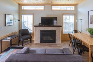 Deluxe-Ferienhütte, Mehrere Betten, Bergblick | Wohnbereich