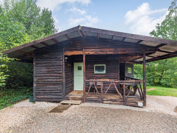 Cottage | Front of property - The Log Cabin (Honiton)