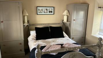 Cottage | 1 bedroom, individually decorated, individually furnished, free WiFi