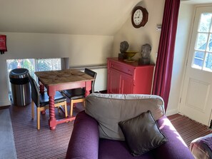 Cottage | Living area