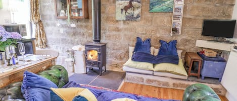 Cottage | Woonruimte | Televisie en een dvd-speler