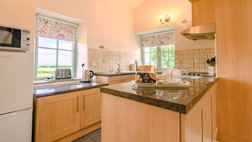 Cottage | Private kitchen | Electric kettle, highchair, cookware/dishes/utensils