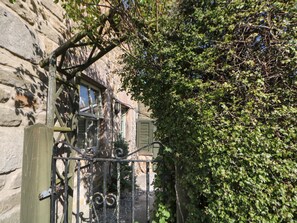 Cottage | Exterior - Clematis Cottage (Bakewell)