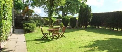 Cottage | Property grounds